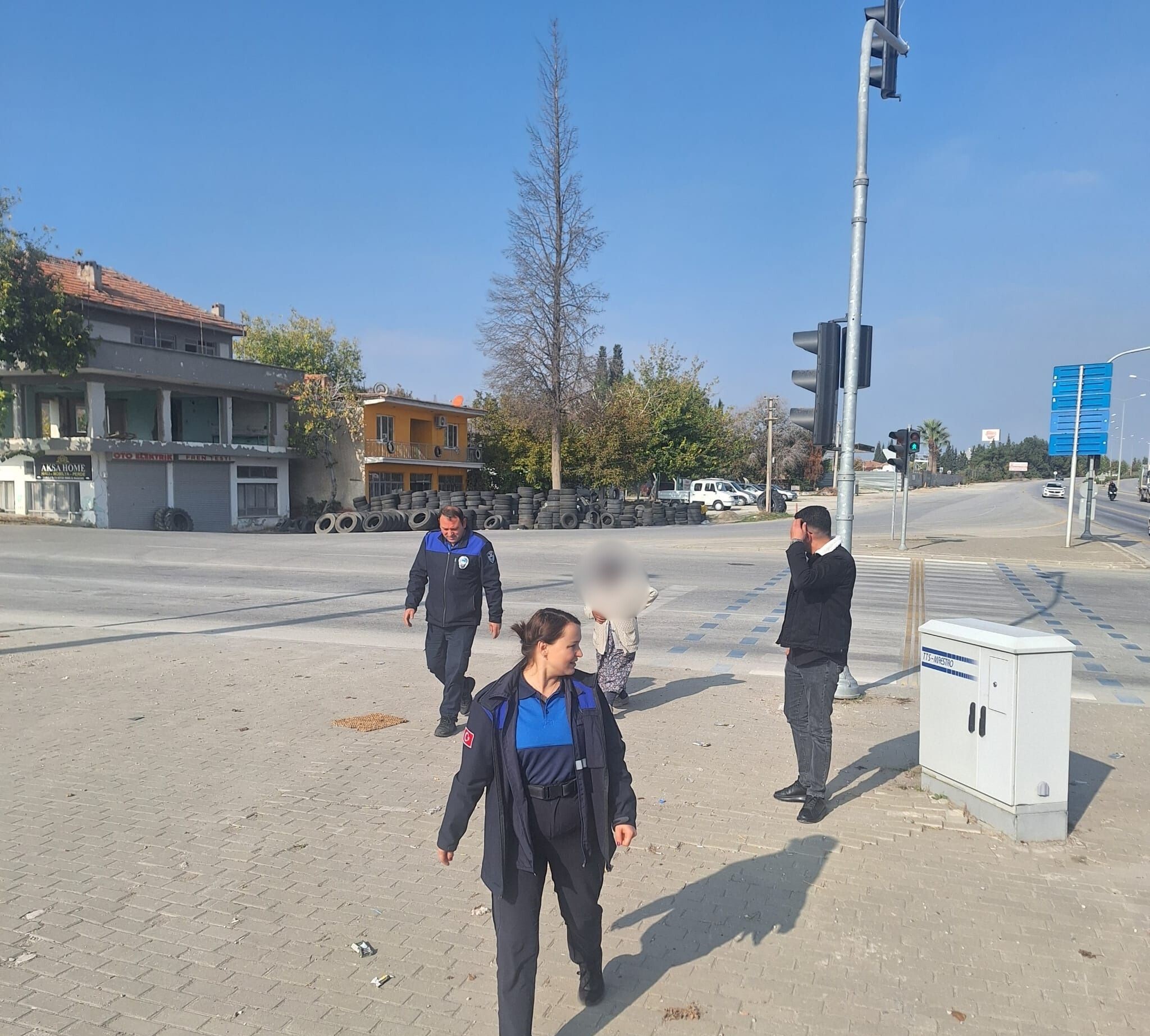 Denizli Büyükşehir Belediyesi Zabıta ekipleri, şehir genelinde düzeni sağlamak amacıyla,