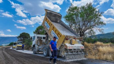 Denizli Büyükşehir Belediyesi, asfalt sezonunda kent genelinde toplam 228 kilometrelik