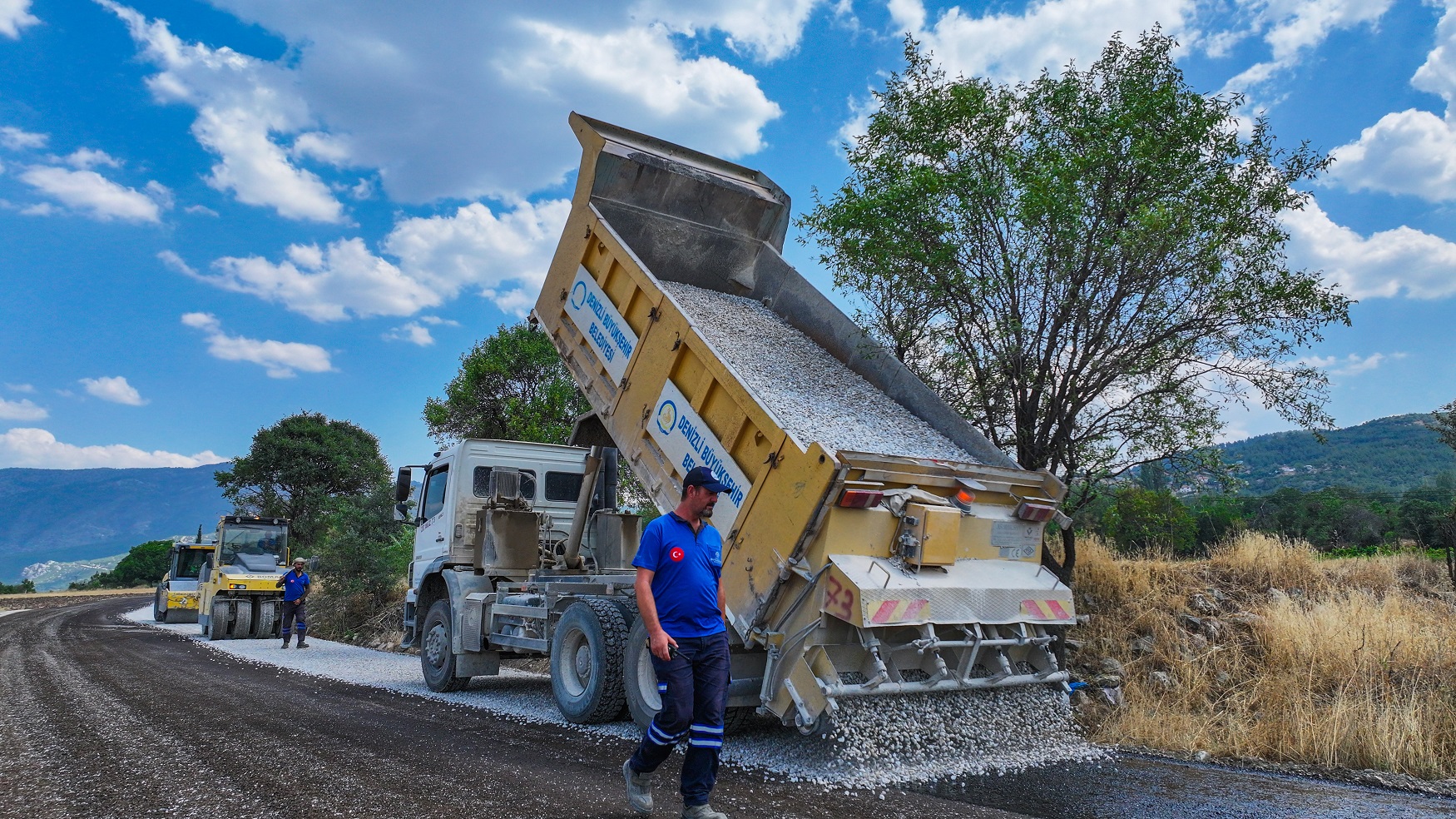 Denizli Büyükşehir Belediyesi, asfalt sezonunda kent genelinde toplam 228 kilometrelik