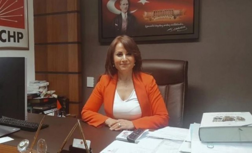 CHP Bayraklı’da Kriz Derinleşiyor: Meclis Üyesinden “Özçelik Partiden İhraç Edilsin” Çağrısı! CHP Bayraklı Meclis Üyesi Fatma Akçam, kendisine şiddet ve hakarette