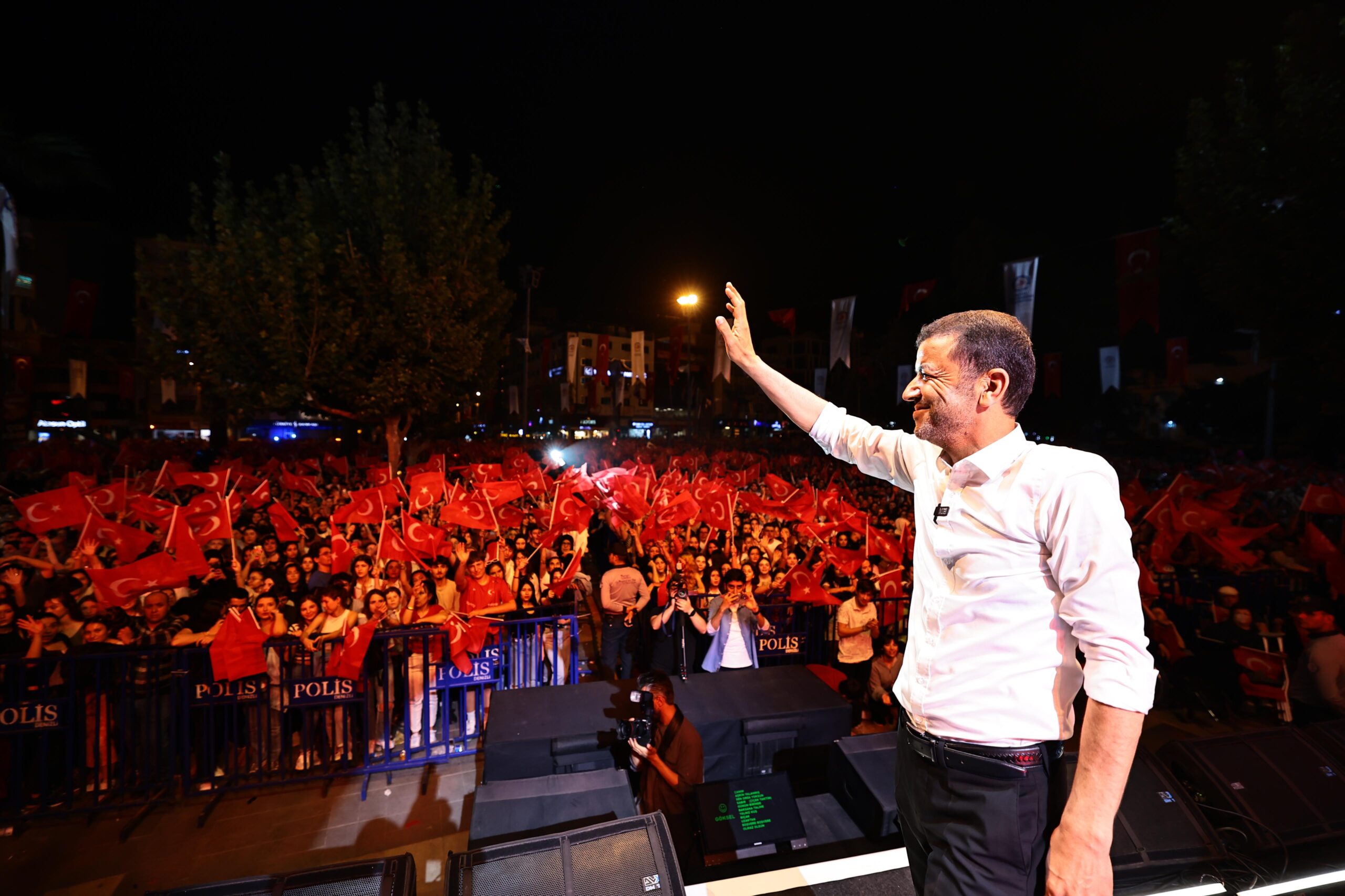 Denizli Büyükşehir Belediyesi'nin Horoz Kart projesi, emekli ikramiyesi ve doğum