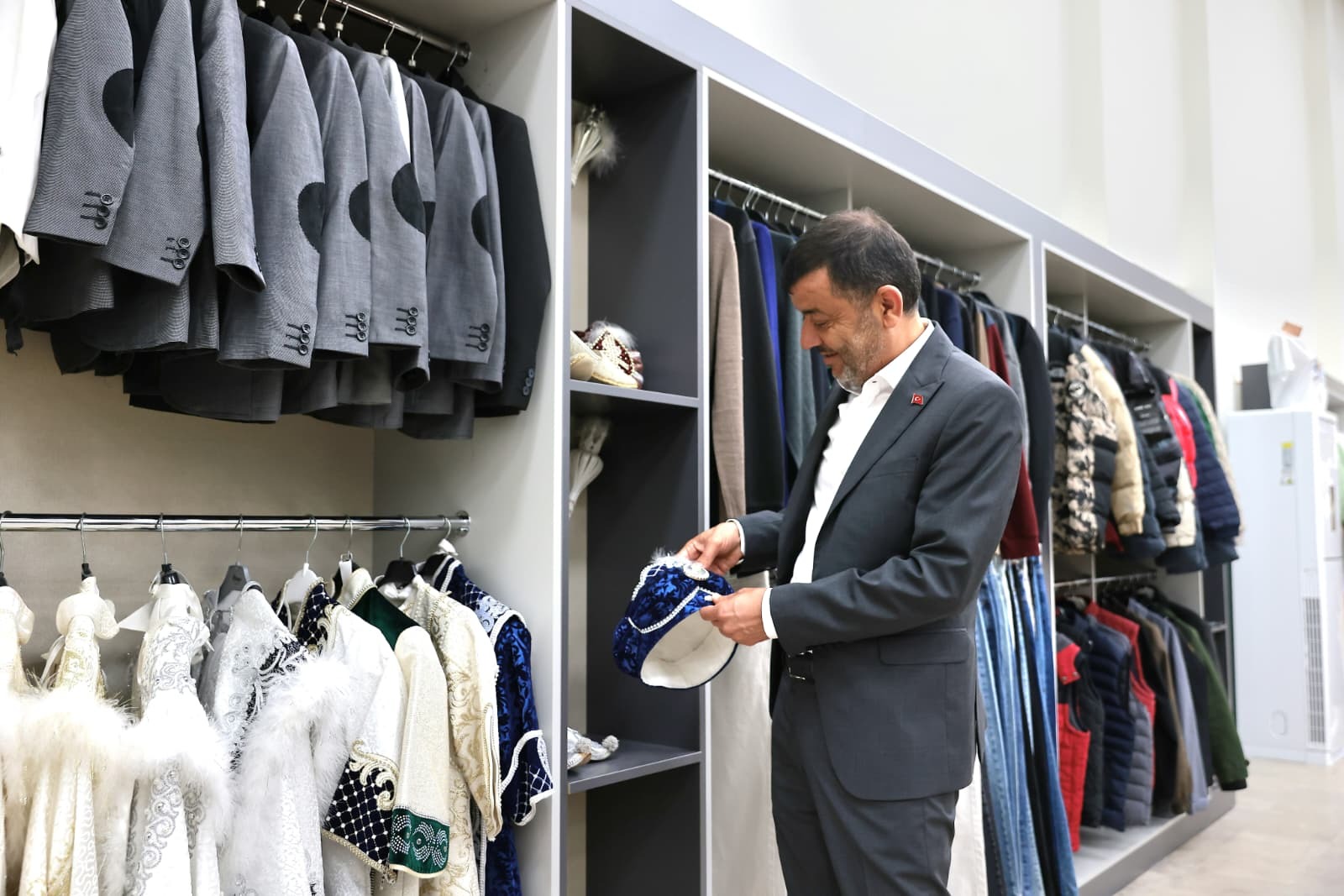 Denizli Büyükşehir Belediyesi Sevgi Eli, Karşıyaka’daki eski nikah sarayının yenilenmesiyle