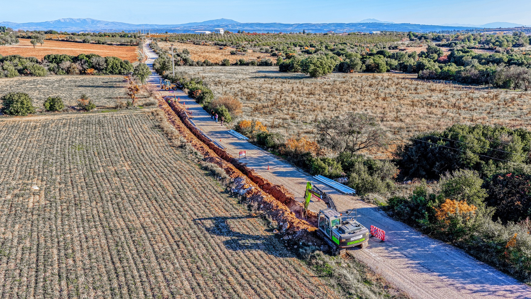 Denizli Güney ilçesinde, DESKİ ekiplerinin içme suyu hattı yenileme