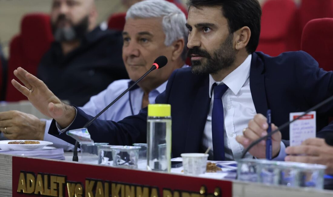 AK Parti'den Dilaver Kişili, Çiğli Belediye Başkanı Onur Emrah Yıldız'a