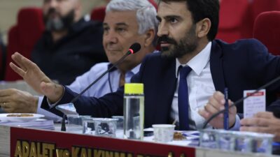 AK Parti'den Dilaver Kişili, Çiğli Belediye Başkanı Onur Emrah Yıldız'a