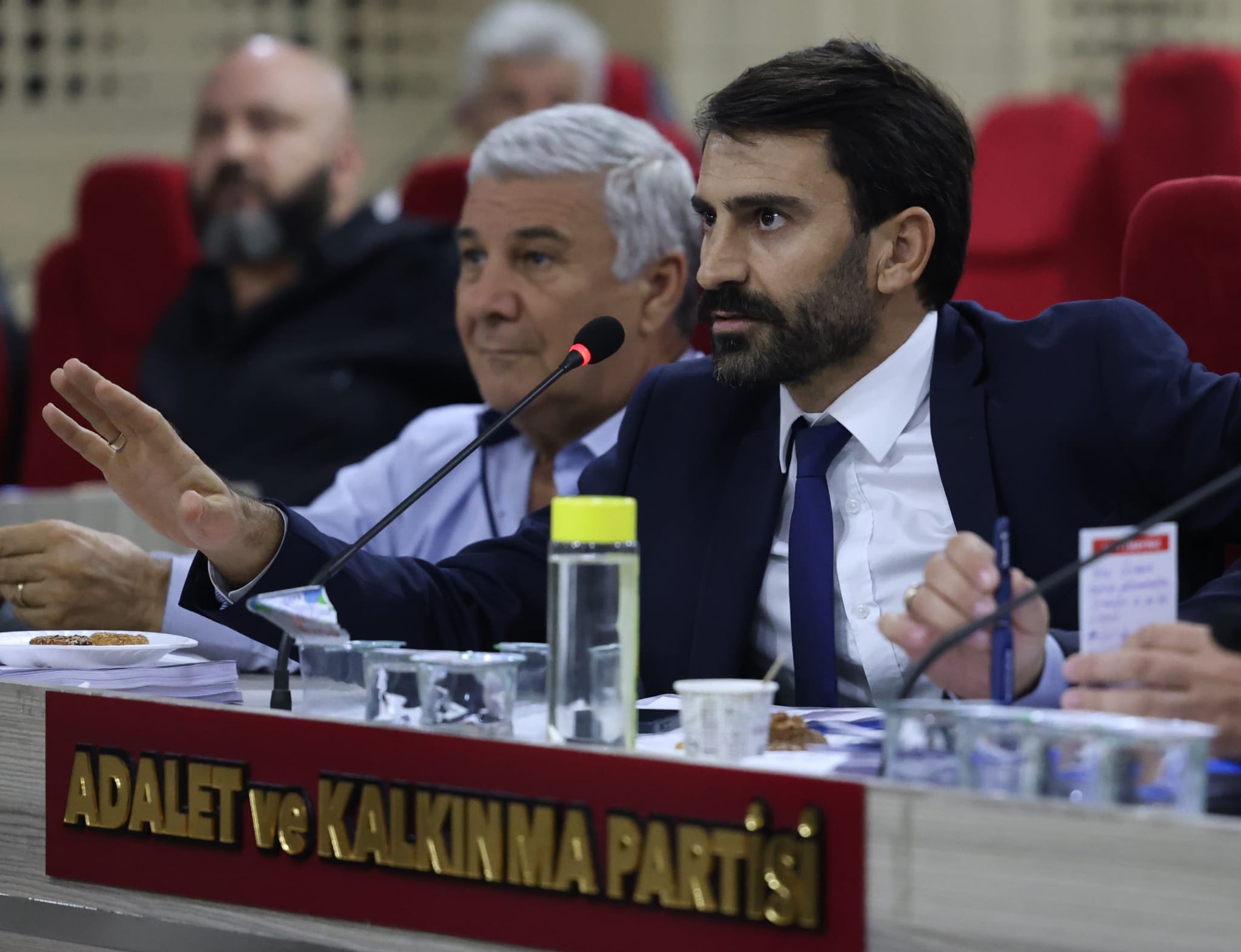 AK Parti'den Dilaver Kişili, Çiğli Belediye Başkanı Onur Emrah Yıldız'a