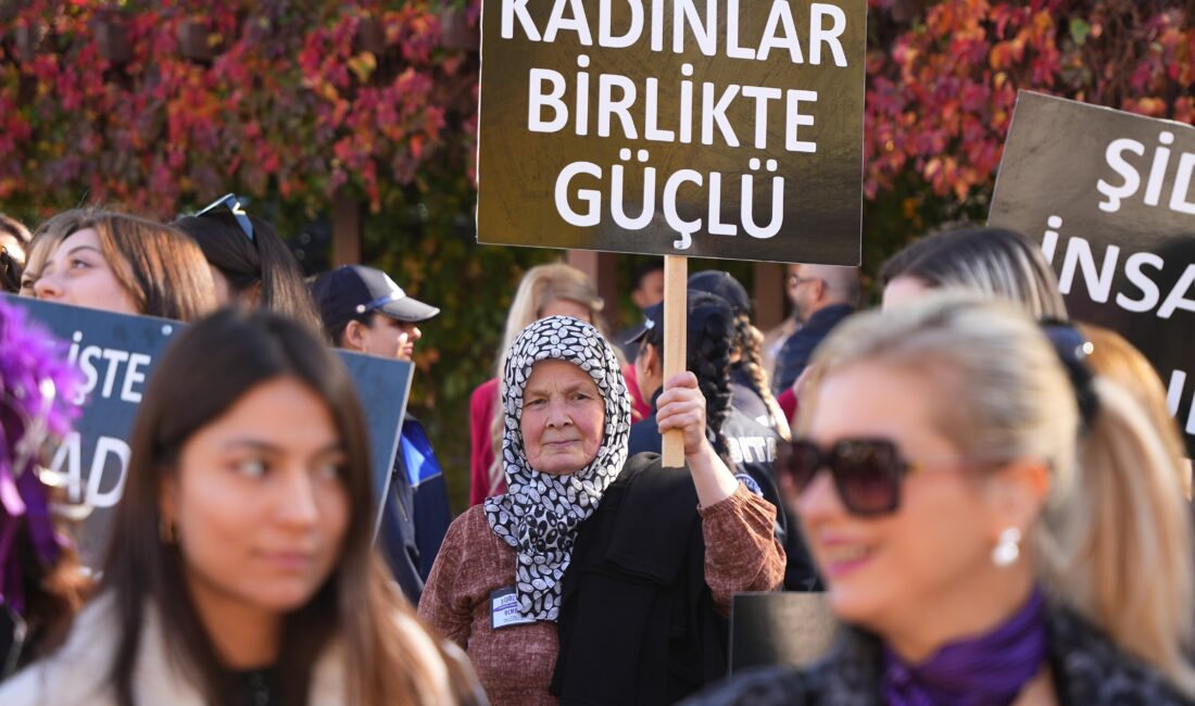 Kemalpaşa’dan “Şiddete Hayır” Yürüyüşü! Kadın Derneği’nden Acı Veri Kemalpaşa Belediyesi'nin düzenlediği 25 Kasım yürüyüşünde kadınlar