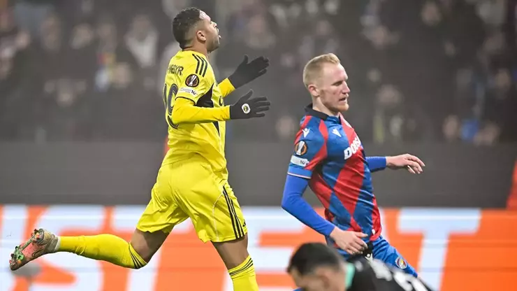 Fenerbahçe, UEFA Avrupa Ligi'nde Viktoria Plzen deplasmanından 0-0'lık berabere döndü.