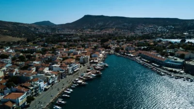Foça’da tanınmış bir ailenin mensubu Mer....Ç. ve eşi, tadilat işleri