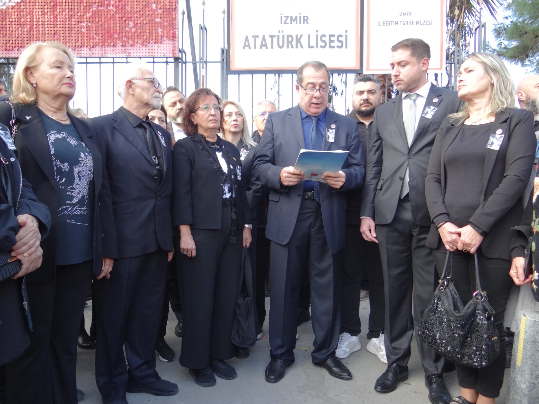 CHP İzmir ilçe örgütleri, okulların ara tatile denk getirilen 10