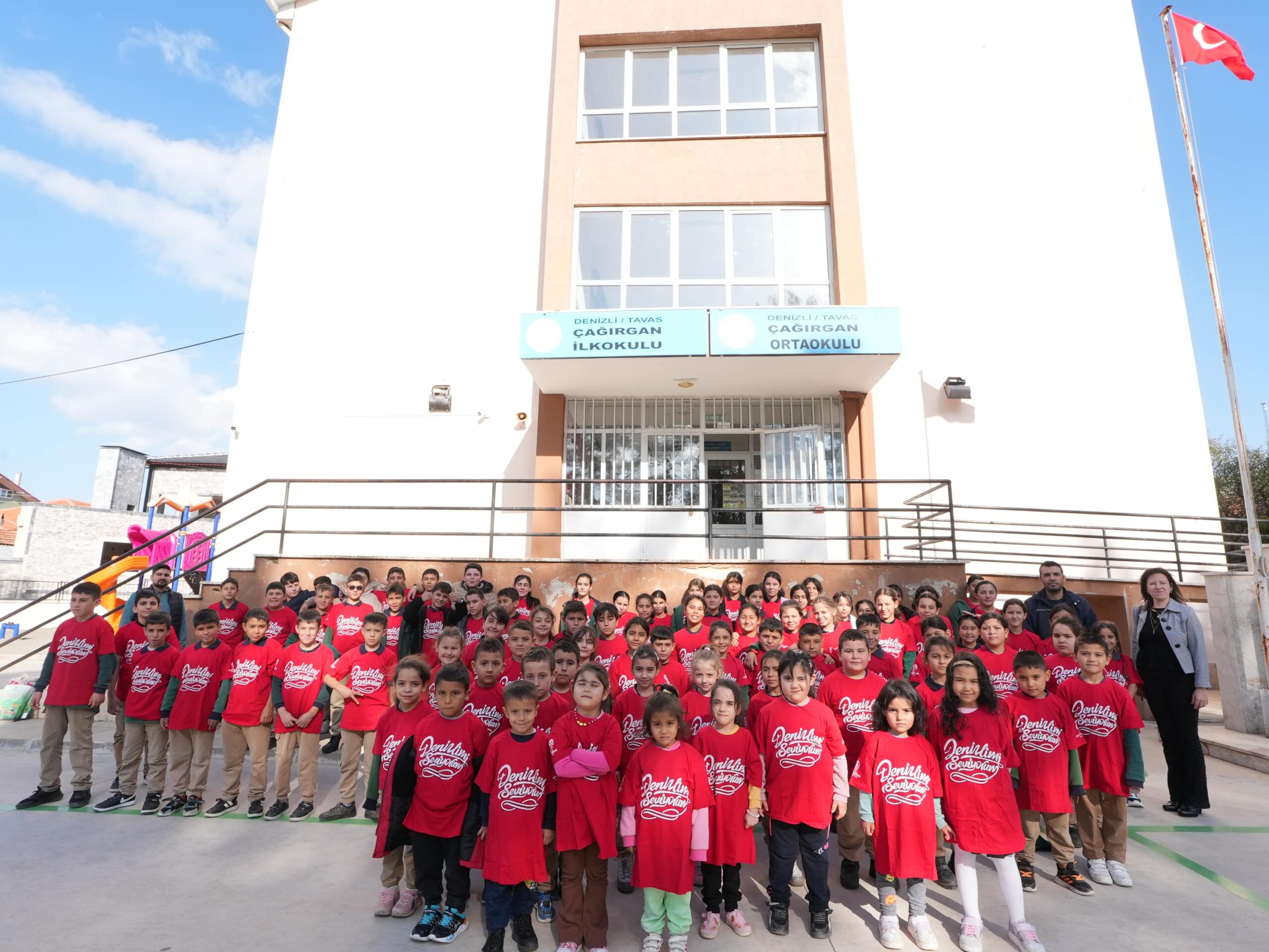 Denizli Büyükşehir Belediyesi, Tavas'ta ilkokul ve ortaokul öğrencilerine yönelik kapsamlı