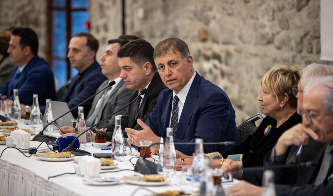 Başkan Cemil Tugay, İEKKK toplantısında İzmir'in atık yönetimi için tarihi