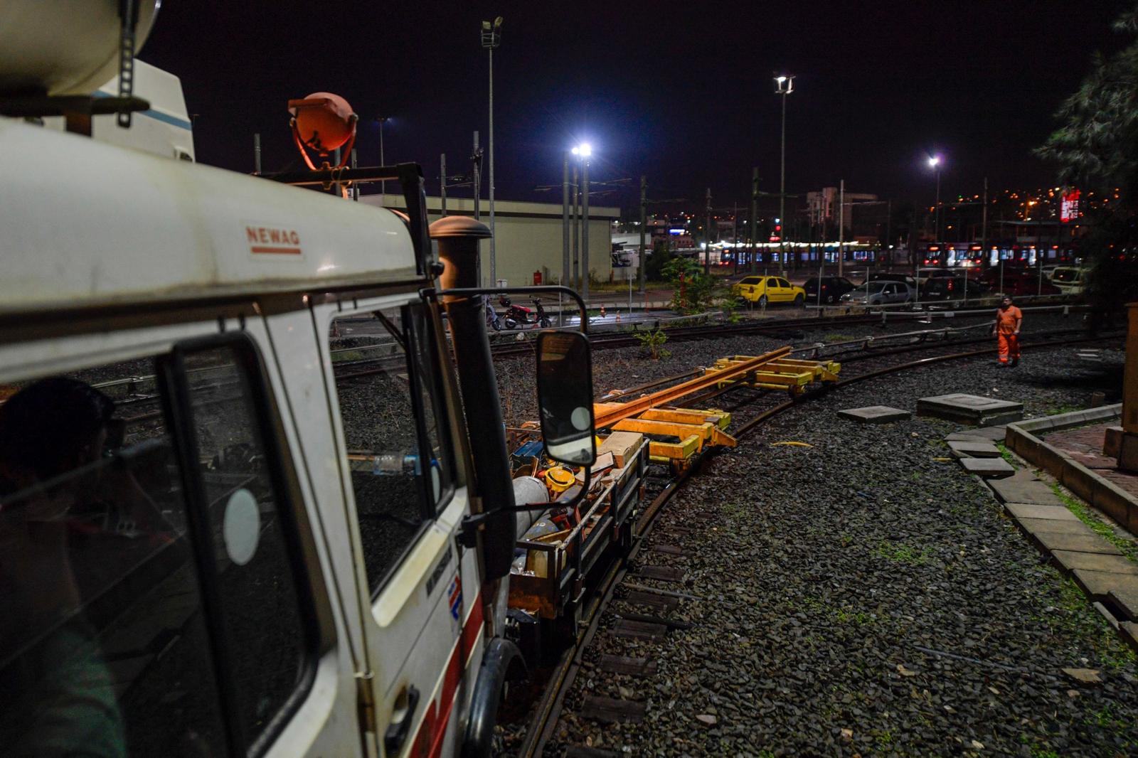 İzmir Metrosu’nda Dev Bakım Mesaisi! Yılsonuna Kadar 700 Metre Ray Değişecek