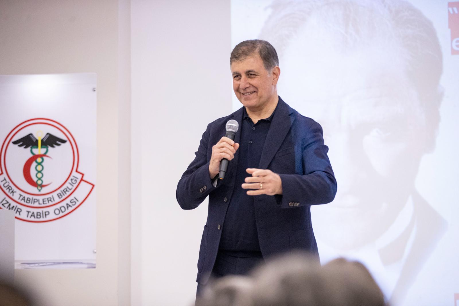 İzmir Tabip Odası 96 Yaşında Başkan Cemil Tugay’dan Hekimlere Birlik ve Cesaret Çağrısı