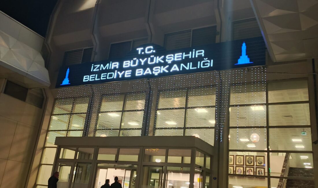 İzmir Büyükşehir Belediyesi'nin 327 milyon TL'lik ecrimisil borcunu tahsil etme