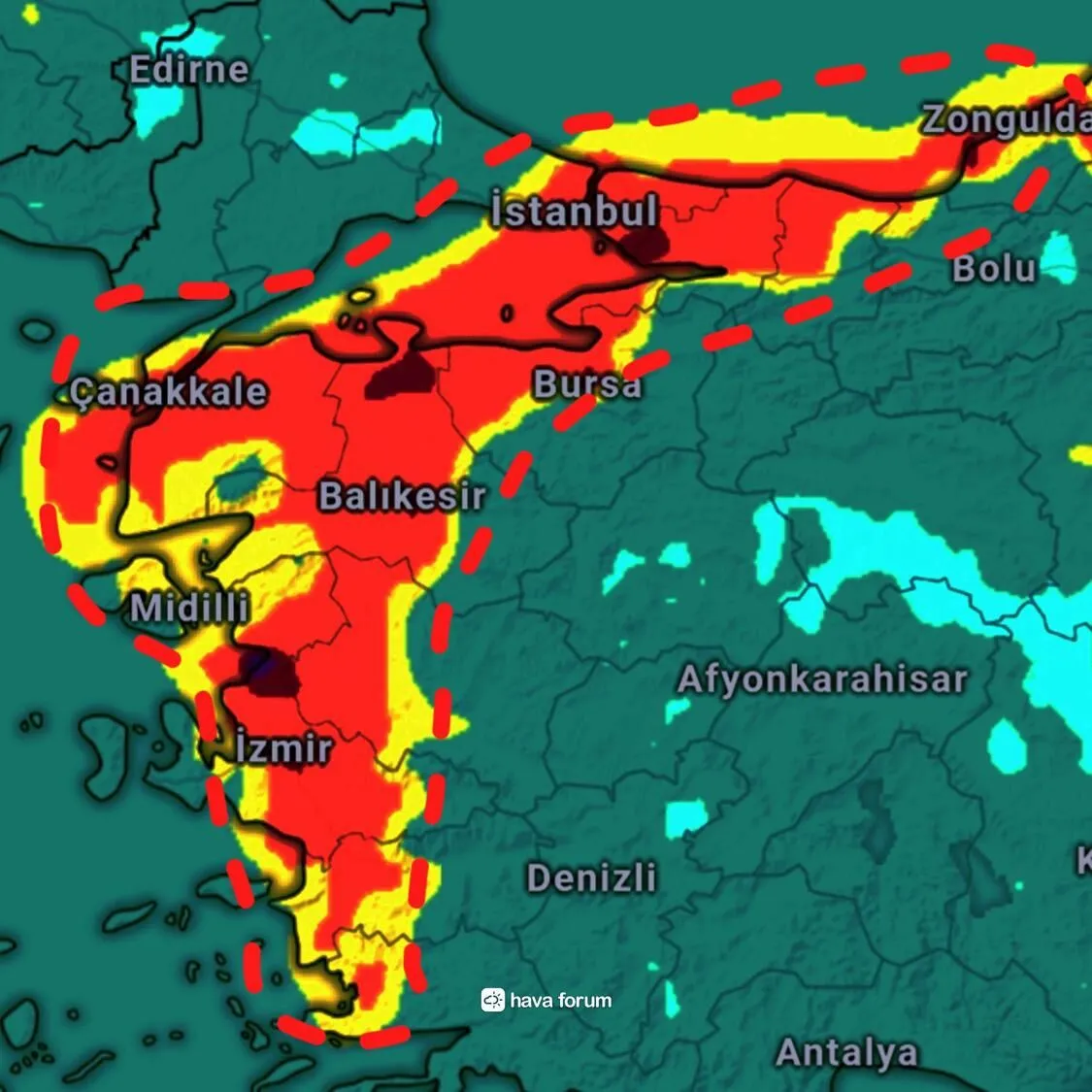 İzmir şehir siluetini kaplayan yoğun hava kirliliği veya dumanlı bir atmosfer