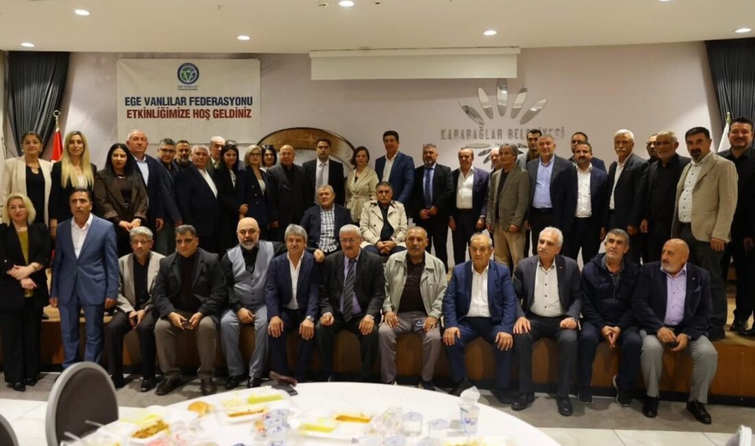 İzmir’de Van Depremi Vefası! Siyaset ve STK’lar Anma Mevlidinde Buluştu! Ege Vanlılar Federasyonu’nun düzenlediği 2011 Van Depremi Anma ve Mevlit