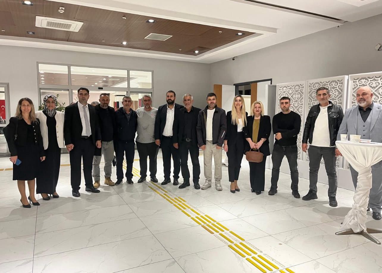 İzmir’de Van Depremi Vefası! Siyaset ve STK'lar Anma Mevlidinde Buluştu!