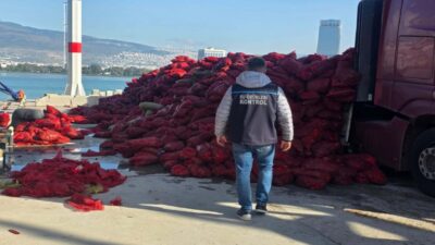 İzmir İl Tarım ve Orman Müdürlüğü ekipleri, polis desteğiyle durdurulan
