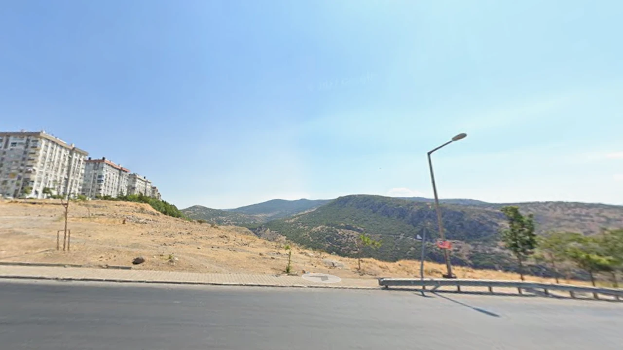 Emlak Yönetim, İzmir'in Çiğli, Karşıyaka, Gaziemir, Urla ve Menderes dahil