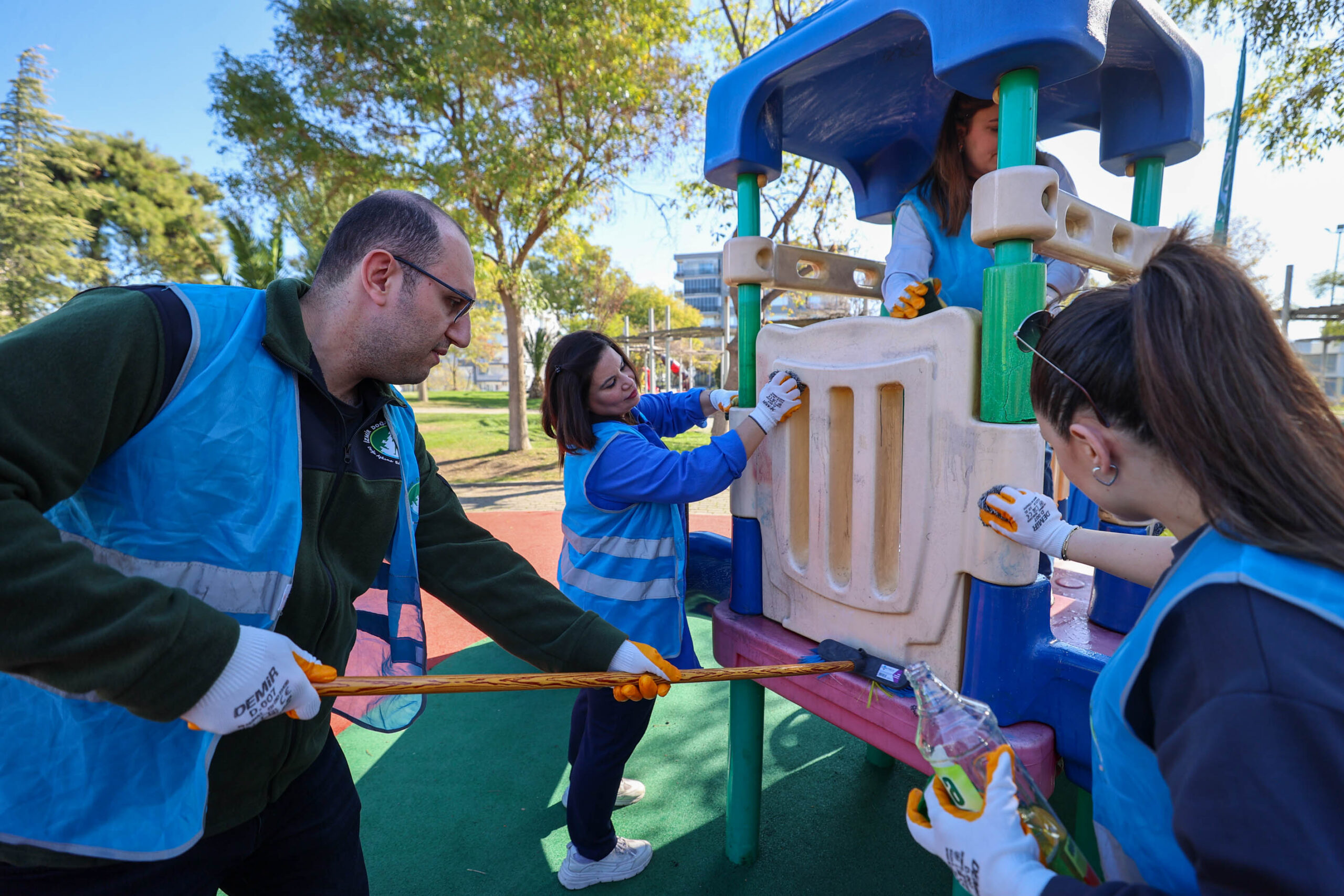 Buca Belediyesi ve İzmir Doğaseverler gönüllüleri, Efeler Mahallesi Yörük Ali