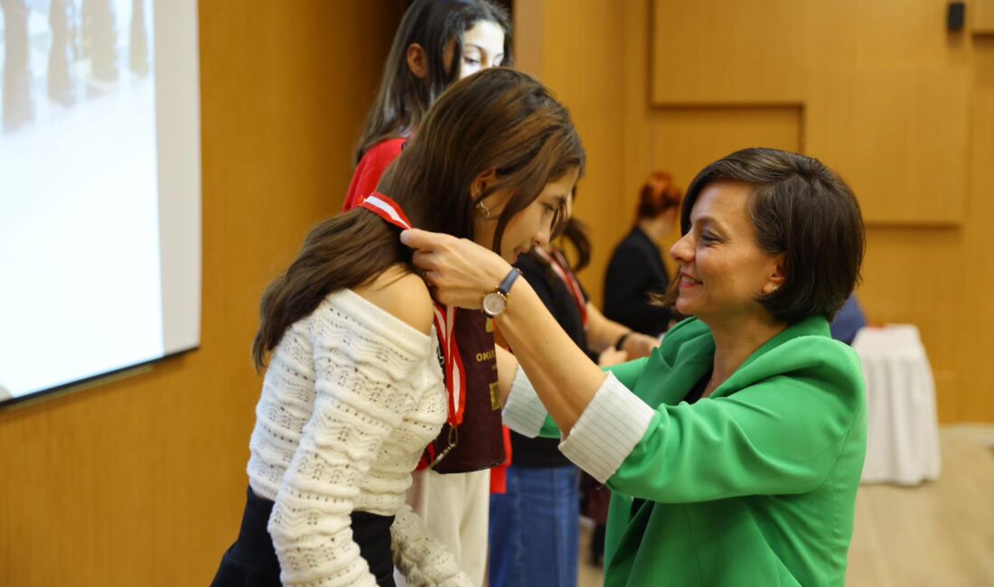 Karabağlar Belediyesi’nin 12. kez düzenlediği Başöğretmen Atatürk Satranç Turnuvası'na 12