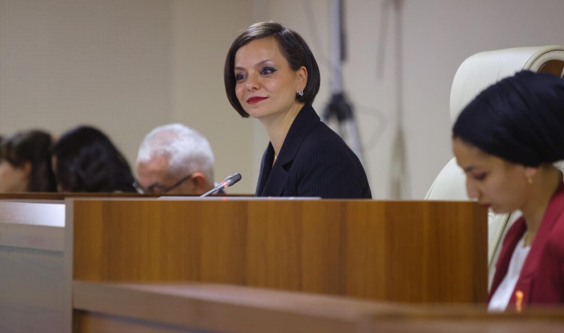 Kınay’dan Eşit Hizmet Vurgusu: Atık Yönetimine Detaylı Açıklama Karabağlar Belediye Meclisi toplandı. Başkan Helil Kınay, atık yönetimi ve