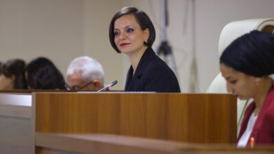 Karabağlar Belediye Meclisi toplandı. Başkan Helil Kınay, atık yönetimi ve