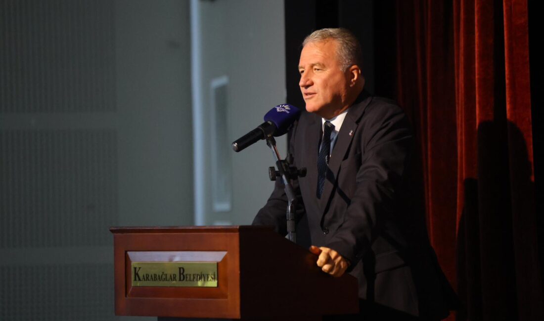 Karabağlar’da Duygusal 10 Kasım Söyleşisi: Atatürk’ün Az Bilinen Yönleri Anlatıldı! Karabağlar Belediyesi’nin 10 Kasım etkinliğinde Emekli Albay Dr. Fatih Özkurt,