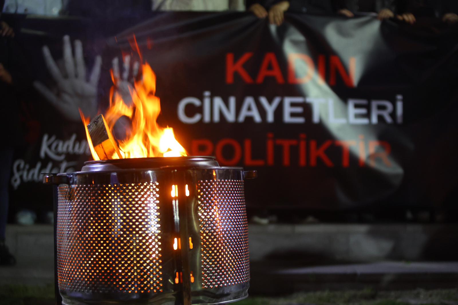 Karabağlar Belediyesi tarafından 25 Kasım Kadına Yönelik Şiddete Karşı Uluslararası