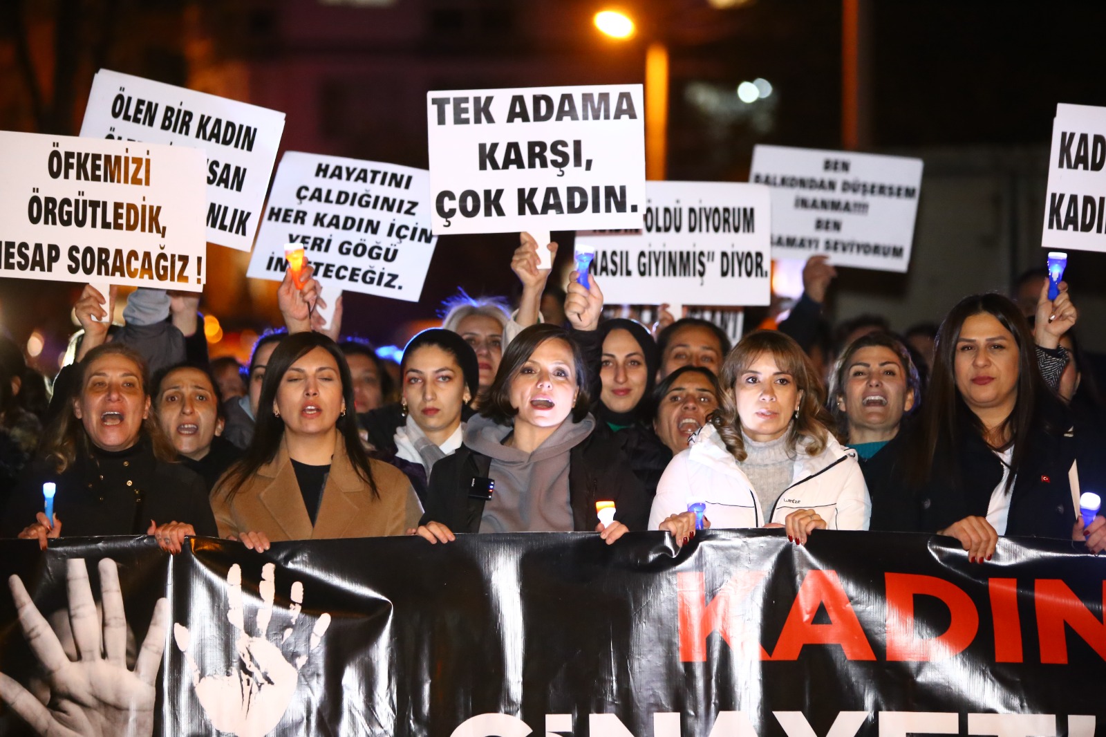 Karabağlar Belediye Başkanı Helil Kınay, 25 Kasım'da Kadın Hakları Parkı'nda