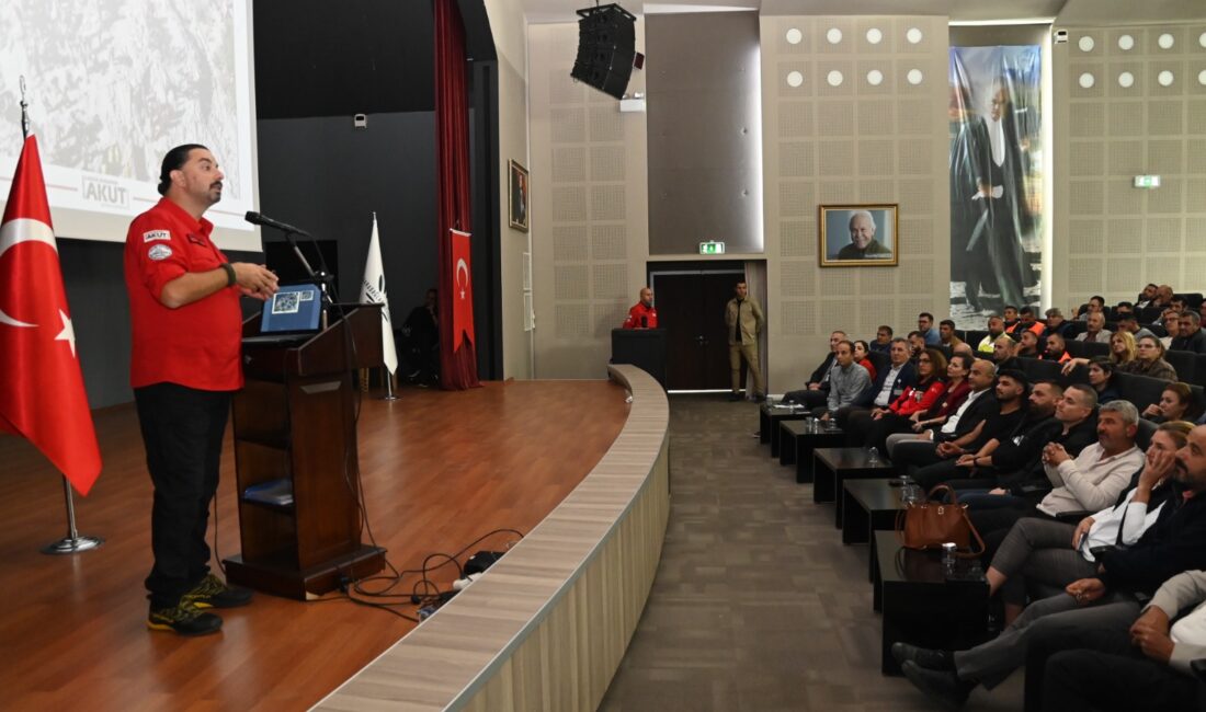 Karabağlar’da Afet Seferberliği Başladı! AKUT Eğitti, Mahalle Afet Gönüllüsü Sistemi Büyüyor Karabağlar Belediyesi, AKUT iş birliğiyle personele 2 gün afet bilinçlendirme