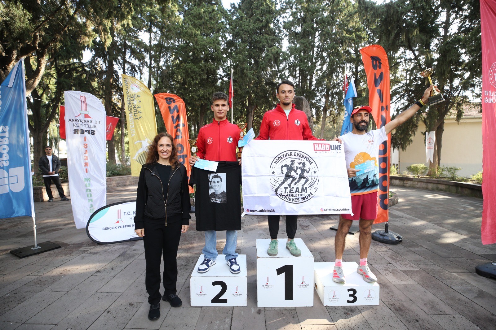 Karşıyaka'da 1500 Kişi Ata'dan Ana'ya Koştu