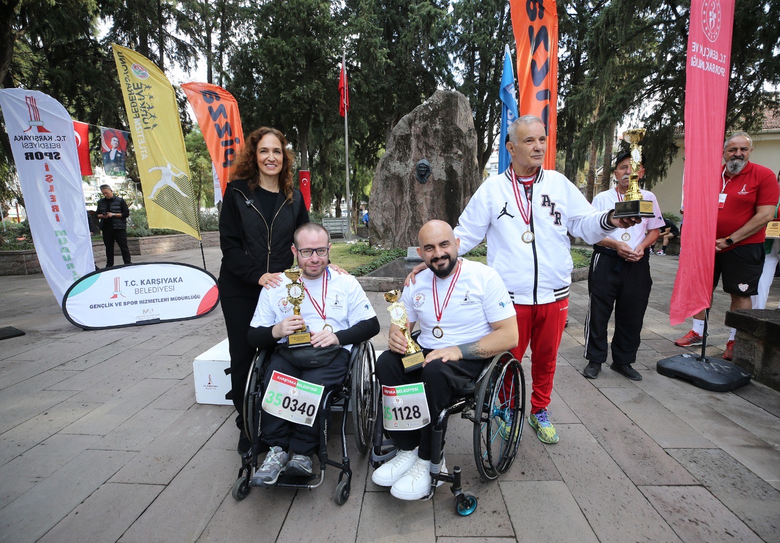 Karşıyaka'da 1500 Kişi Ata'dan Ana'ya Koştu