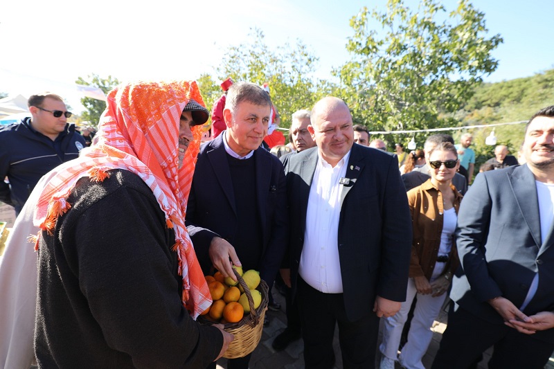 Menderes Mandalina Festivali'nde Manuş Baba Rüzgarı Est