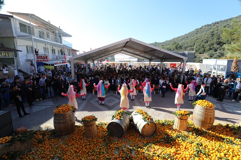 Menderes Mandalina Festivali'nde Manuş Baba Rüzgarı Esti