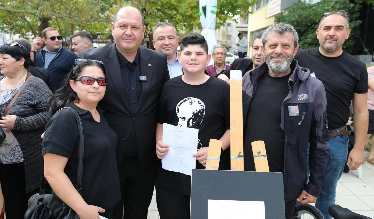 Menderes Binlerce Mandalina ile Atatürk’ün O İmzası Oluşturuldu