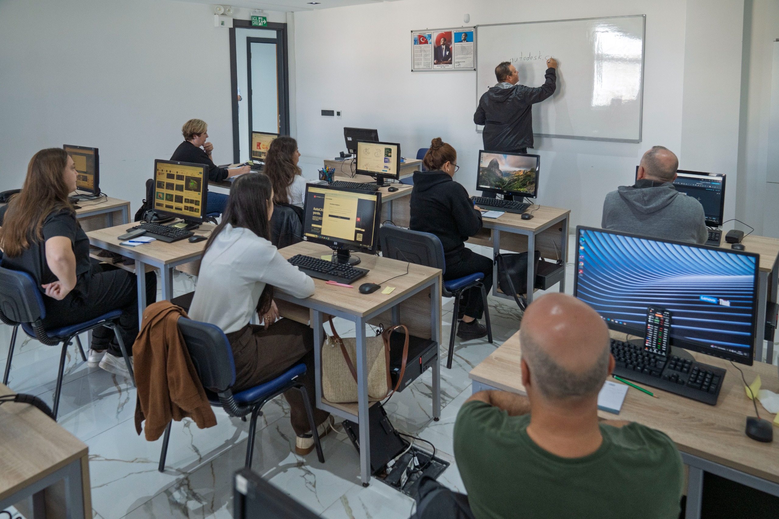 İzmir Büyükşehir Belediyesi Meslek Fabrikası, mobilya sektörüne yönelik nitelikli eleman
