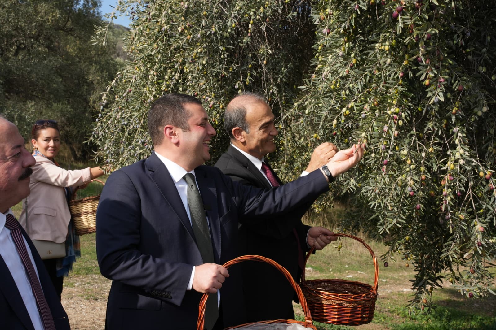 İTB, Torbalı Belediyesi iş birliğiyle Metropolis’te zeytin sezonunu açtı. Başkan