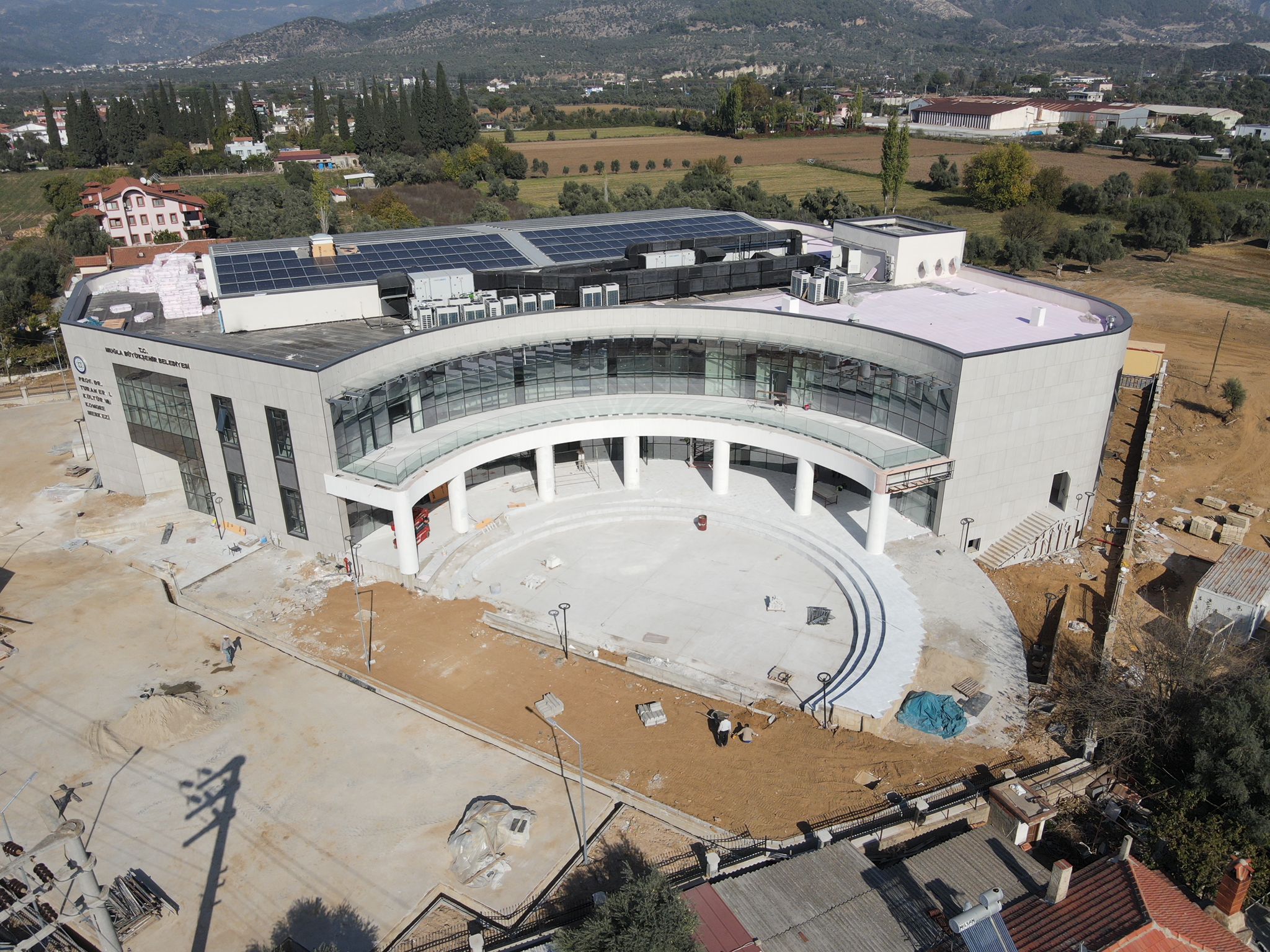 Milas Kültür Merkezi Yakında Açılıyor: GES ve Yağmur Suyu Hasadı Özellikleriyle Dikkat Çekiyor!