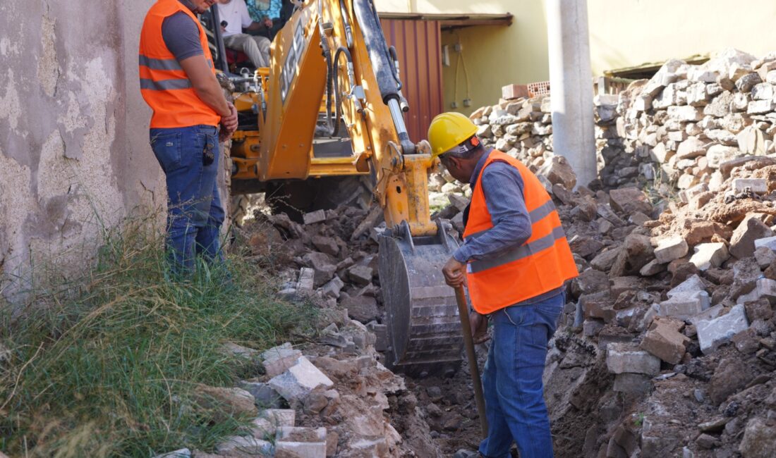 Milas’ın 40 Yıllık Su Çilesi Bitiyor! Söğütcük’te Hatlar Yenileniyor MUSKİ, Milas Söğütcük Mahallesi’nde 40 yıldır kullanılan ve sık sık