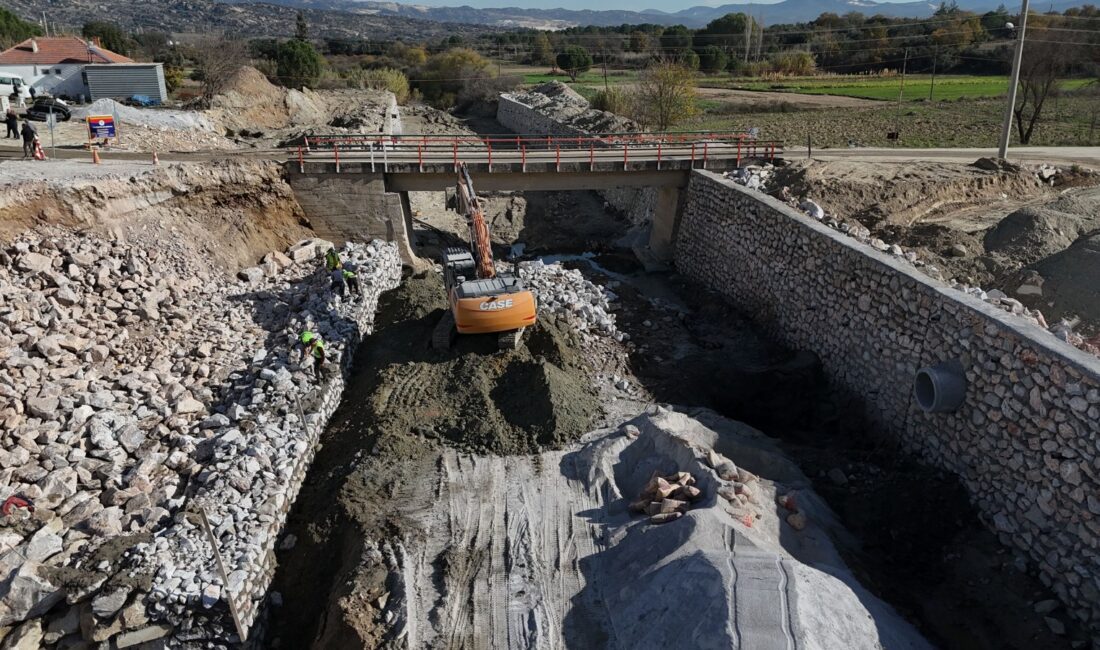 Muğla Büyükşehir’den Yatağan Hacıbayramlar’a 29 Milyon TL’lik Güvenlik Yatırımı! Muğla Büyükşehir, Yatağan Hacıbayramlar’da Delice Çayı’na 29 milyon TL’lik taş