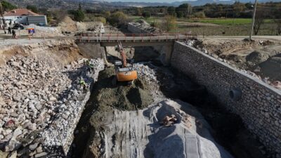 Muğla Büyükşehir, Yatağan Hacıbayramlar’da Delice Çayı’na 29 milyon TL’lik taş