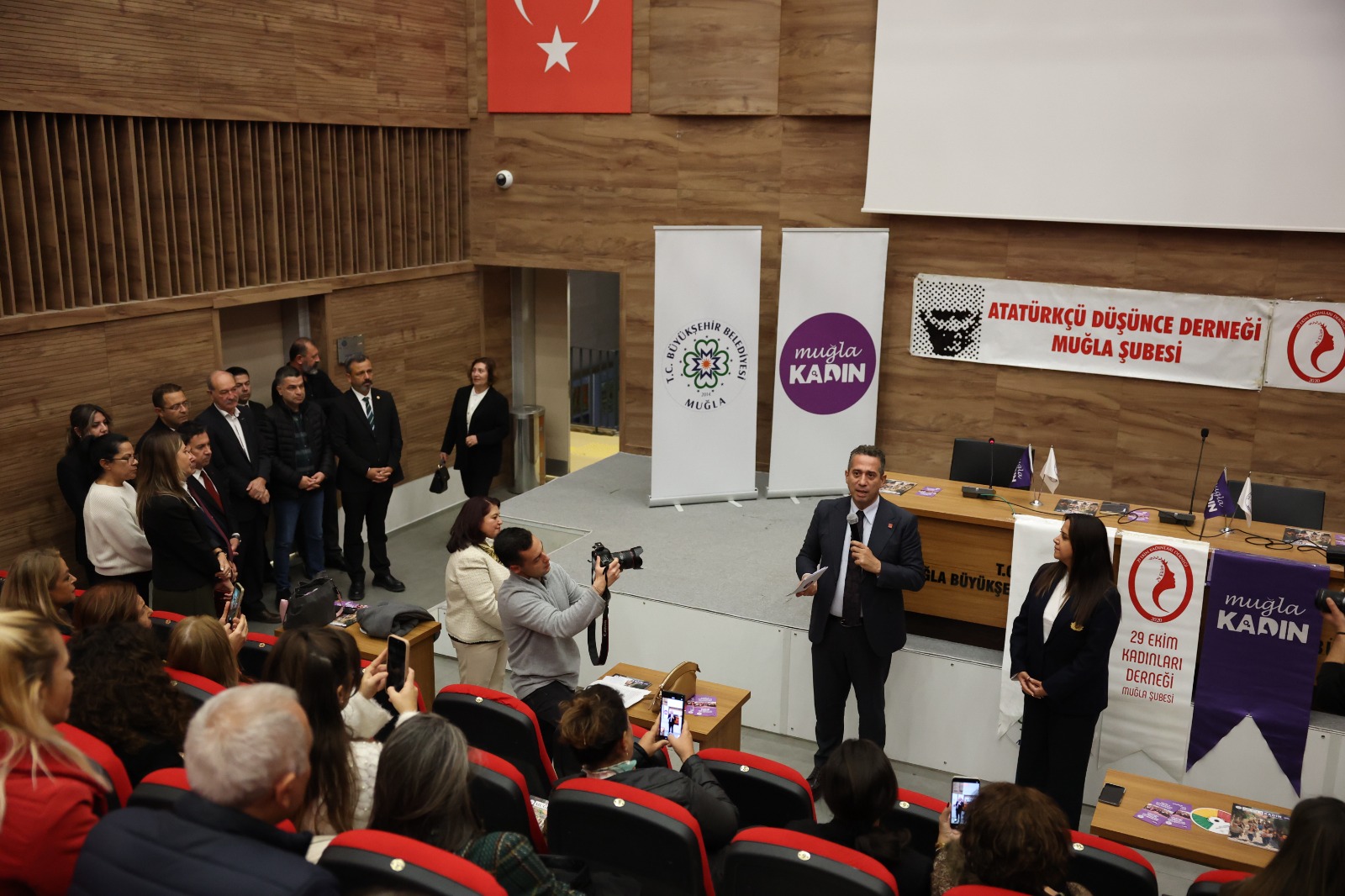 Muğla Kadına Şiddetle Mücadele İçin Toplandı Aras ve Başarır'dan Güçlü Mesaj