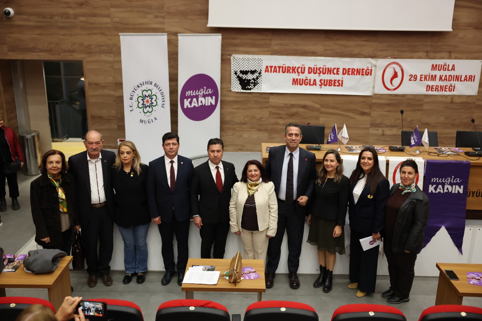 Muğla Büyükşehir Belediyesi’nin Kadına Yönelik Şiddetle Mücadele paneline Başkan Aras