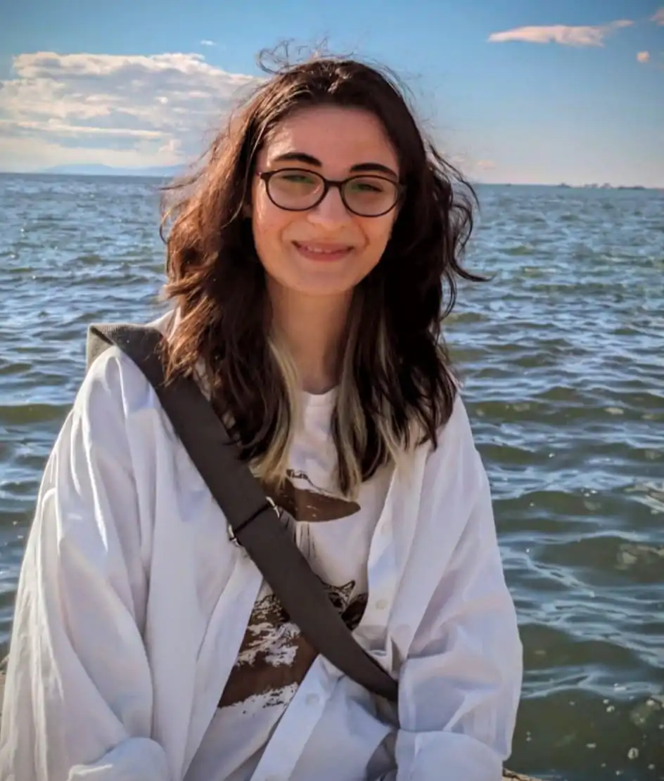 Nisanur Şeyda Özpolat yazar fotoğrafı