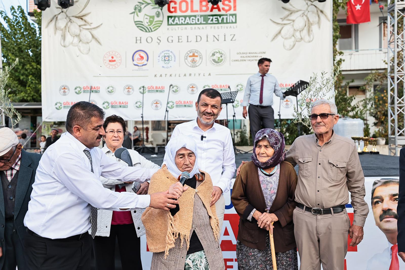 Denizli’de Gözler Doldu! 95’lik Hilmiye Teyze “Andımız”ı Okudu, Başkan Çavuşoğlu Paylaştı