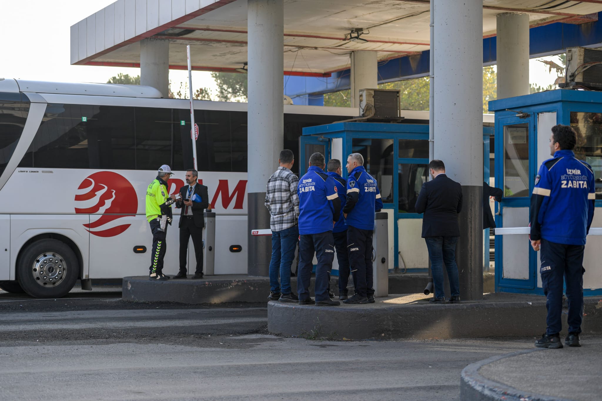 İzmir Büyükşehir Belediyesi, otogarı haksız işgal eden İZOTAŞ’a karşı ecrimisil