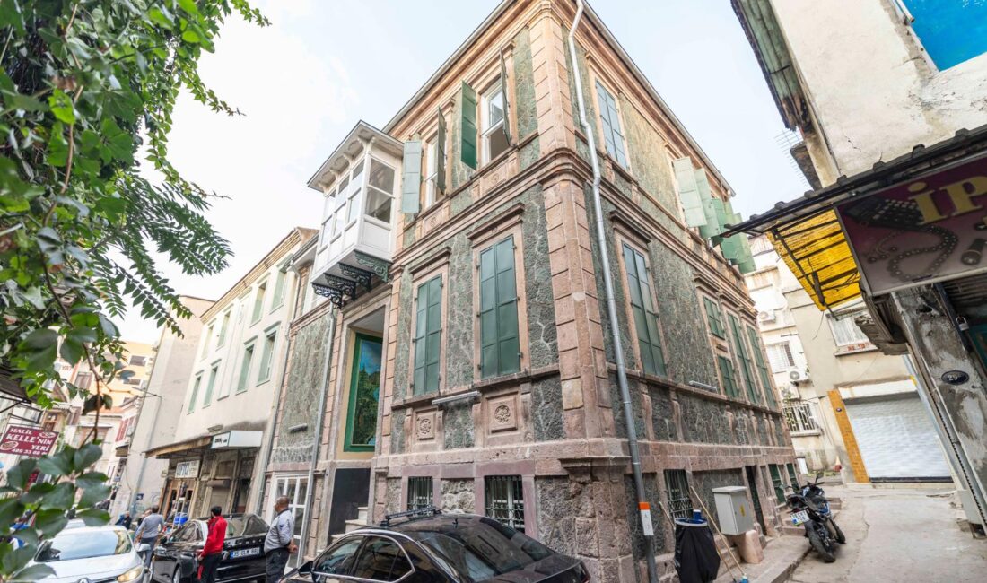 İzmir Büyükşehir Belediye Başkanı Cemil Tugay, restorasyonu biten tarihi Ay