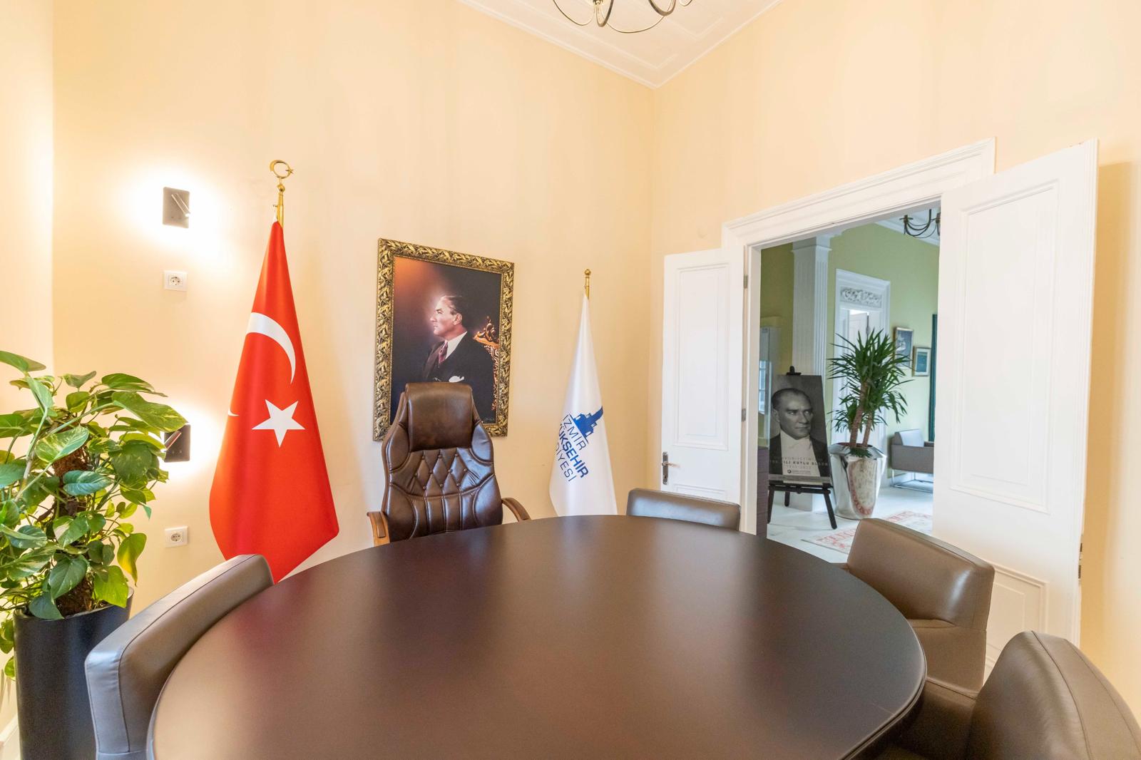 Tugay’ın 'Ay Yıldızlı Konak' Tercihi